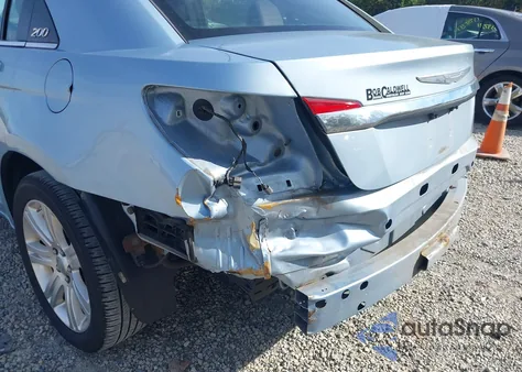 2013 Chrysler 200 Touring z USA, uszkodzony, nr VIN 1C3CCBBB9DN538997